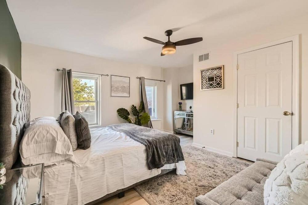 Baltimore Beauty! Johns Hopkins! 3 bedroom apt